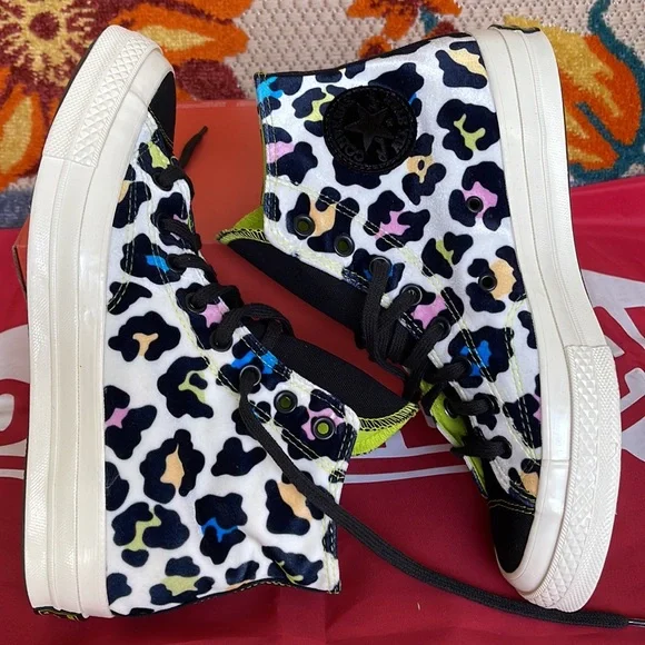 Converse 572369C
CHUCK TAYLOR ALL STAR 70 HI
EGRET/BLACK/LIME TWIST
WMNS snkrs - Picture 12 of 16